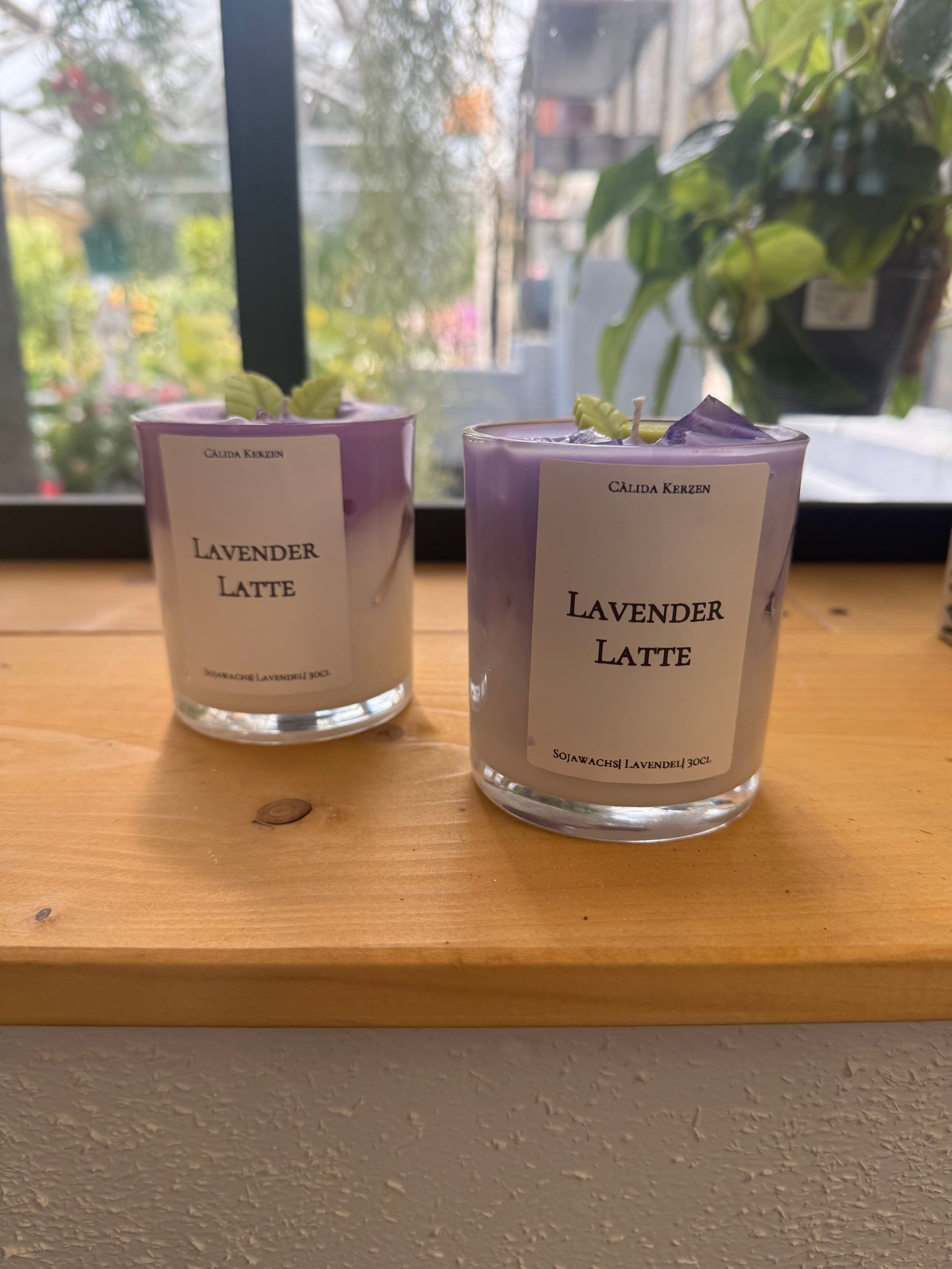 Lavender Latte Dessertkerze – handgegossene Sojawachs-Kerze mit Lavendelduft